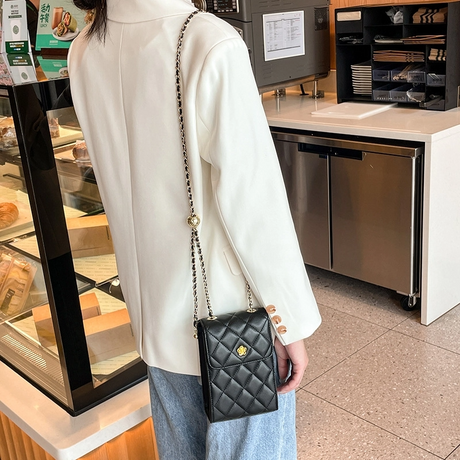 black_leather_quilted_chain_shoulder_mini_bags_cellphone_pouch_4__1.jpg.mst