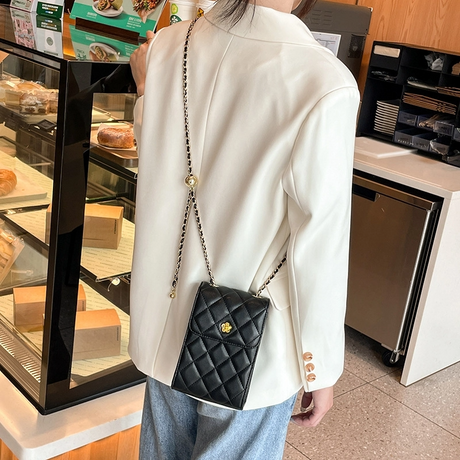 black_leather_quilted_chain_shoulder_mini_bags_cellphone_pouch_5__1.jpg.mst